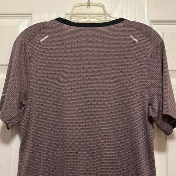Nike Running Division T-Shirt | Maroon | Mens Small - Picture 3 of 5